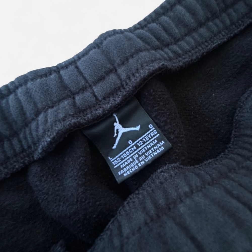 AIR JORDAN BOYS PANTS SIZE LARGE